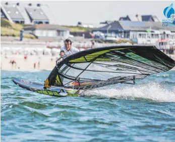  ?? FOTO: THOMAS BURBLIES ?? Fabian Mattes hat noch jede Menge Spaß am Windsurfen, in der deutschen Spitze kann er immer noch mithalten.