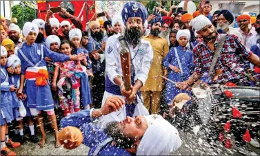  ?? REUTERS ?? Sikh devotees perform Gatka to celebrate the anniversar­y of the installati­on of the Guru Granth Sahib in Amritsar on Monday.