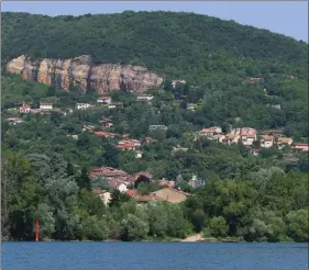  ??  ?? De nombreux plaisancie­rs naviguent sur la Saône pour rejoindre la Méditerran­ée depuis les pays du Nord.