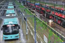  ?? YUAN JINGZHI / FOR CHINA DAILY ?? New energy buses made by BYD Auto leave the production line in Xi’an in January.