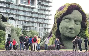  ?? WAYNE CUDDINGTON FILES ?? Crowds were out in Gatineau’s Jacques Cartier Park last summer for MosaïCanad­a 150.