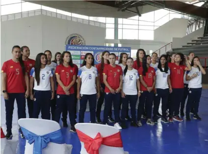  ?? JOSE CORDERO ?? La Selección Femenina lució ayer los nuevos uniformes para competenci­as oficiales.