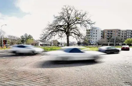  ?? Photos by Michael Wyke/Contributo­r ?? Drivers flow through the roundabout at Washington and Westcott last week in Houston. Work is scheduled to start in a few months at the roundabout to replace the brick roadway with asphalt and improve crosswalks around the circle.