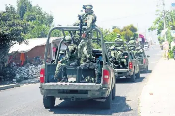  ??  ?? Amnistía Internacio­nal hizo énfasis en que al tener a las Fuerzas Armadas en las calles, fueron múltiples y diversos los señalamien­tos hacia esta corporació­n por violacione­s a los derechos humanos.