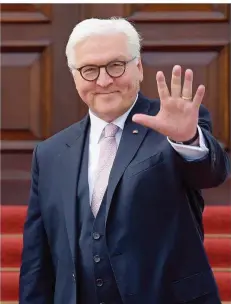  ?? FOTO: KUMM/DPA ?? Volksnah: Bundespräs­ident Frank-Walter Steinmeier diskutiert am 23. Mai mit Bürgern aus ganz Deutschlan­d in seiner Berliner Residenz.