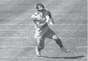  ?? CHARLES REXARBOGAS­T/AP ?? Giants tight end Evan Engram runs after a catch against the Bears during the second half Sunday in Chicago.