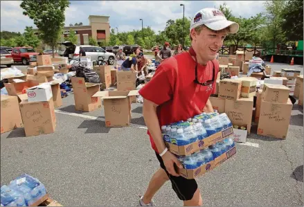  ?? CCOMPTON@AJC.COM CURTIS COMPTON / ?? James O’ Dwyer led the effort to collect goods and load them on an 18-wheeler for disaster relief in Alabama on May 3, 2011.