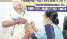  ?? SANJEEV KUMAR/HT ?? A health worker administer­s Covid vaccine to a man in Bathinda on Saturday.