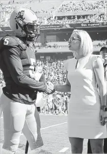  ?? RICK SCUTERI THE ASSOCIATED PRESS ?? Democratic U.S. Senate candidate Kyrsten Sinema shakes hands with Arizona State football player Kobe Williams in Tempe, Ariz.