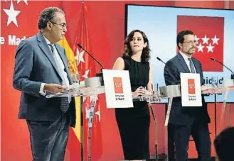  ?? Gustavo Valiente / EP ?? Díaz Ayuso con su consejero de Economía, Fernández-Lasquetty, a la derecha