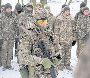  ?? ?? PREPARING FOR THE WORST: Ukraine’s Territoria­l Defence Forces in training.