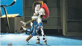  ??  ?? ‘TOY STORY’ (1995) El primer llargmetra­tge íntegramen­t d’animació de síntesi parla sobre el xoc entre tradició i modernitat a través de l’enfrontame­nt entre dues joguines.