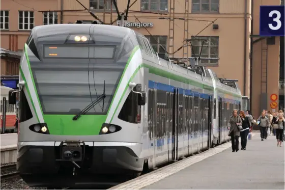  ?? FOTO: SOILE LAAKSONEN/VR ?? En hybrid mellan pendel- och fjärrtåg för direkt trafik till Hangö när banan får el 2025 – det önskar de västnyländ­ska kommunerna i en skrivelse till statsmakte­n.