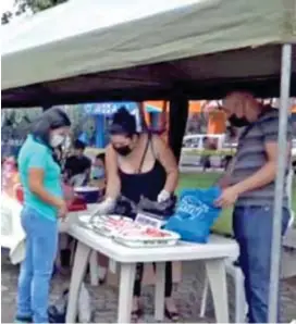  ??  ?? ACTIVIDAD. Se reinició la denominada Feria de Mercadillo en Macará.