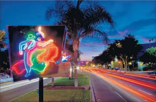  ?? Ricardo DeAratanha Los Angeles Times ?? NEON ART ENLIVENS Santa Monica Boulevard in a display that was part of a collaborat­ion between the city and a neon museum.