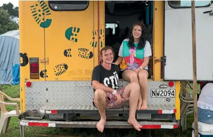  ?? PHOTO: DOMINICO ZAPATA/STUFF ?? Soundsplas­h festivalgo­ers Troy Rodger, 23, and Jamie Read, 23, of Pukekohe, in their old house bus.