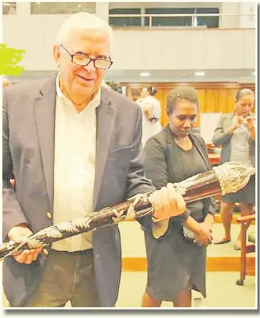  ?? Picture: PARLIAMENT OF THE REPUBLIC OF FIJI ?? McGill University of Canada and training facilitato­r, Professor Paul Belisle poses with the Fijian Parliament’s mace.