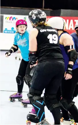  ??  ?? Left: Danielle Glazzard of Garfield eyes off her competitio­n.