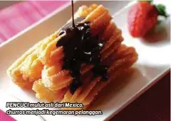  ??  ?? PENCUCI mulut asli dari Mexico, churros menjadi kegemaran pelanggan.