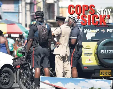  ?? PHOTOS BY NORMAN GRINDLEY/ CHIEF PHOTO EDITOR ?? A group of police personnel attempt to maintain order along Orange Street in downtown Kingston, yesterday.