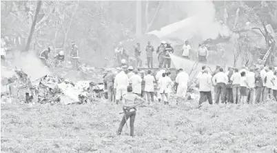  ??  ?? GAMBAR diambil di tempat kejadian selepas sebuah pesawat Cubana de Aviacion terhempas sejurus ia berlepas dari lapangan terbang Jose Marti di Havana, kelmarin. — Gambar AFP