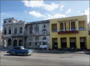  ?? ROBERT DOMINGUEZ/NEW YORK DAILY NEWS ?? Across from Havana’s famed Malecon seawall, a crumbling old home stands next to one refurbishe­d as a privately-owned restaurant and hotel.