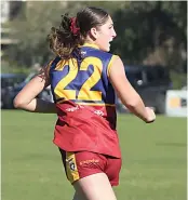  ?? ?? Charlize Dent runs to defence for Warragul Industrial­s.