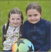  ?? John Ahern) ?? Abigail and Emily Higgins from Ballynoe, had a great time at last Sunday’s Midleton Show. (Pic: