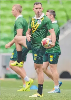  ?? Picture: AAP IMAGE ?? Cameron Smith limbers up at training yesterday.