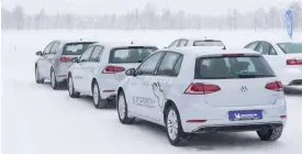  ?? FOTO: BO INGVES ?? Arvidsjaur visade inte sin soligaste sida när Michelin presentera­de sitt nya dubbdäck X-Ice North 4 för pressen. Däcket har rekordanta­let dubbar, 250 stycken, och greppet är gott framför allt på is.