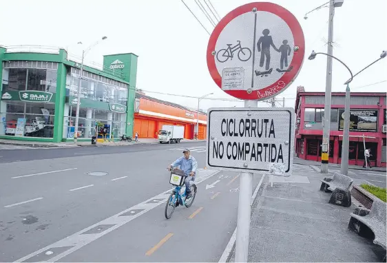  ?? GUILLERMO OSSA/ADN ?? Secretaría de Infraestru­ctura de Medellín confirmó que al menos el 10% de todas las ciclorruta­s tendrán la modalidad de ‘compartida’. Rutas se entregarán en paquetes.