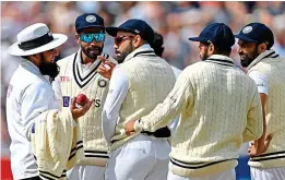  ?? GETTY IMAGES ?? Agent provocateu­r: Kohli has a word with Lees but is then warned over his conduct by umpire Dar