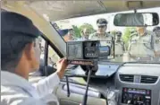  ?? ARUN SHARMA/HT PHOTO ?? Delhi Police commission­er Amulya Patnaik inspects an intercepto­r vehicle at India Gate on Tuesday.