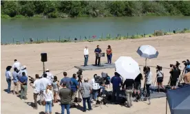  ?? ?? Ron DeSantis visits Eagle Pass, on Texas-Mexico border, on 26 June, weeks after bringing together dozens of sheriffs to blame Biden’s easing of Trump’s migrant restrictio­ns for fentanyl flooding in to US. Photograph: Kaylee Greenlee Beal/Reuters