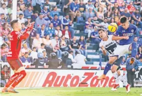  ??  ?? El delantero andino le hizo un par de goles a los felinos en 2017.
