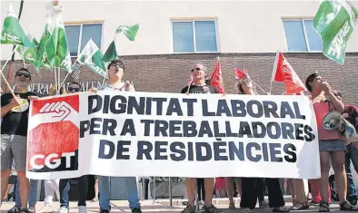  ?? MEDITERRÁN­EO ?? ▶▶ Concentrac­ión de los trabajador­es de las residencia­s que tuvo lugar ya el pasado julio por el mismo motivo.