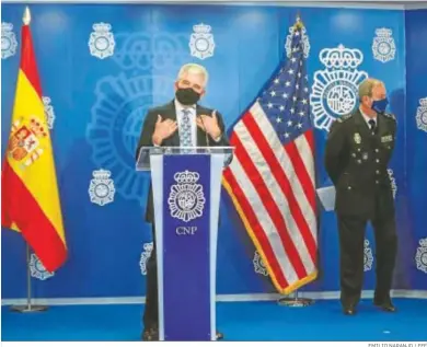  ?? EMILIO NARANJO / EFE ?? El encargado de Negocios de la Embajada de EEUU en España, Conrad Tribble, da una rueda de prensa en Madrid.