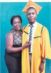  ??  ?? Malik Bennett with his mom, Suzan Henry.