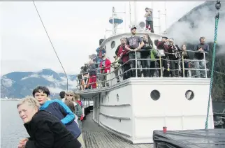  ?? SHARON LINDORES ?? Passengers onboard the MV Uchuck III scan the waters and surroundin­g area looking for whales, sea lions and bald eagles.