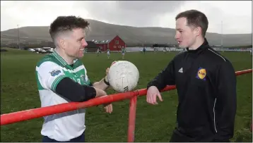  ?? ?? Johnny B O’Brien of The Two Johnnies comedy duo at Gallarus having a chat with Comórtas chairman Padraig O’Se before his team Cahir of Tipperary played at the Lidl Comórtas Peile Páidí Ó Sé