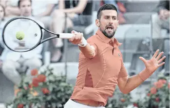  ?? /EFE. ?? Novak Djokovic lució en su mejor forma al retornar de unas semanas de inactivida­d, para debutar con una victoria contundent­e en el Masters 1,000 de Roma.