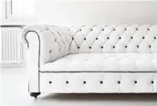  ?? GETTY IMAGES ?? A white leather sofa detailed in black makes a striking statement in a white-dominant room.