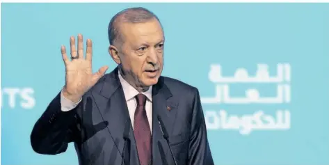  ?? FOTO: AP PHOTO/KAMRAN JEBREILI ?? Der türkische Präsident Recep Tayyip Erdogan spricht auf dem „World Government Summit“in Dubai (Vereinigte Arabische Emirate): Erdogan sucht für die Türkei die Wiederannä­herung an Ägypten, nachdem zuvor in den Beziehunge­n beider Länder Dauerkrise herrschte.