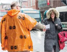  ?? ERROL MCGIHON ?? PSAC-NCR members hand out flyers Tuesday at Place du Centre in Gatineau in an outreach campaign in that city and Ottawa ahead of upcoming contract negotiatio­ns.