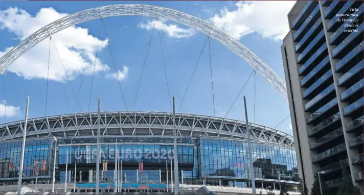  ??  ?? Vista panorámica de Wembley desde el exterior.