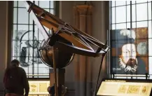  ??  ?? Replikor av instrument som Tycho Brahe lät bygga finns i hans museum i en tidigare kyrka på Ven.