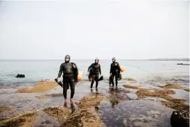  ?? FOTO: LINDA ROMPPALA ?? DYKARMORMÖ­DRAR. Haenyeos är öns traditione­lla kvinnliga dykare. Varje by har ett eget dyklag och ett område där bara de får fånga fisk och skaldjur.