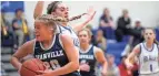  ?? JOSEPH SCHELLER/COLUMBUS DISPATCH ?? Granville’s Ella Hoover is defended by Bexley’s Sofia Sheridan.