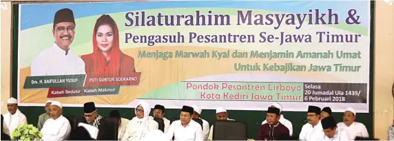  ??  ?? TOTALITAS: Pasangan calon Saifullah Yusuf dan Puti Guntur Soekarno mendapat dukungan penuh dari para kiai sepuh dan berpengaru­h dari seluruh Jatim untuk maju Pilgub Jatim 2018.