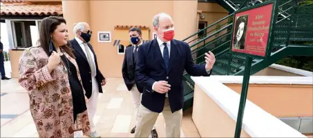  ?? (Photo Jean-François Ottonello) ?? Le Prince Albert II a inauguré hier, avec Mélanie-Antoinette de Massy, l’allée Baronne Elizabeth-Ann de Mass décédée il y a tout juste un an.